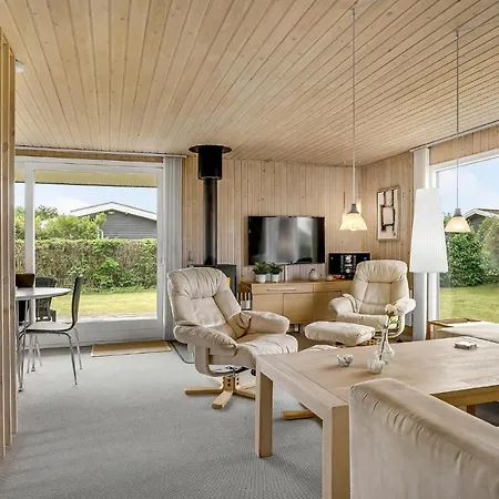Beautiful In Juelsminde With 3 Bedrooms And Wifi Дом отдыха