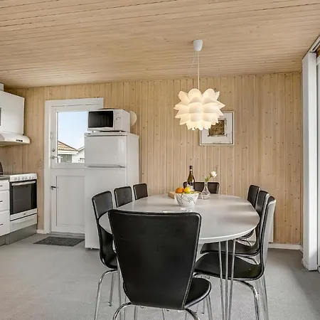 Beautiful In Juelsminde With 3 Bedrooms And Wifi Дом отдыха *