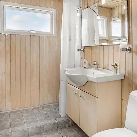 Beautiful In Juelsminde With 3 Bedrooms And Wifi